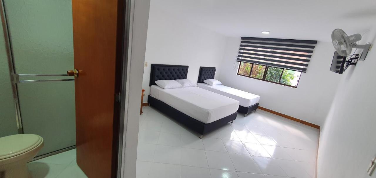 Hotel Picasso 70 Medellín Exteriör bild