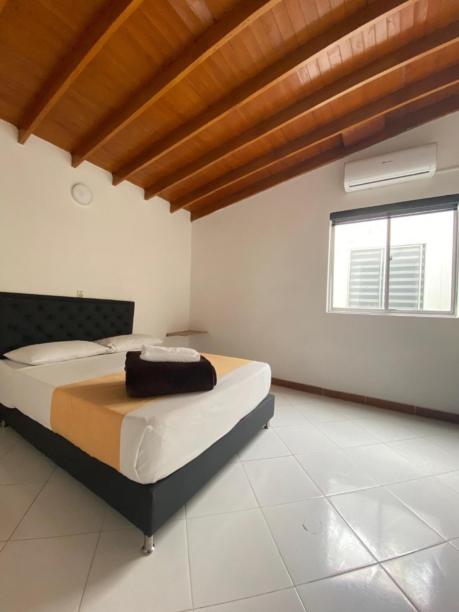 Hotel Picasso 70 Medellín Exteriör bild